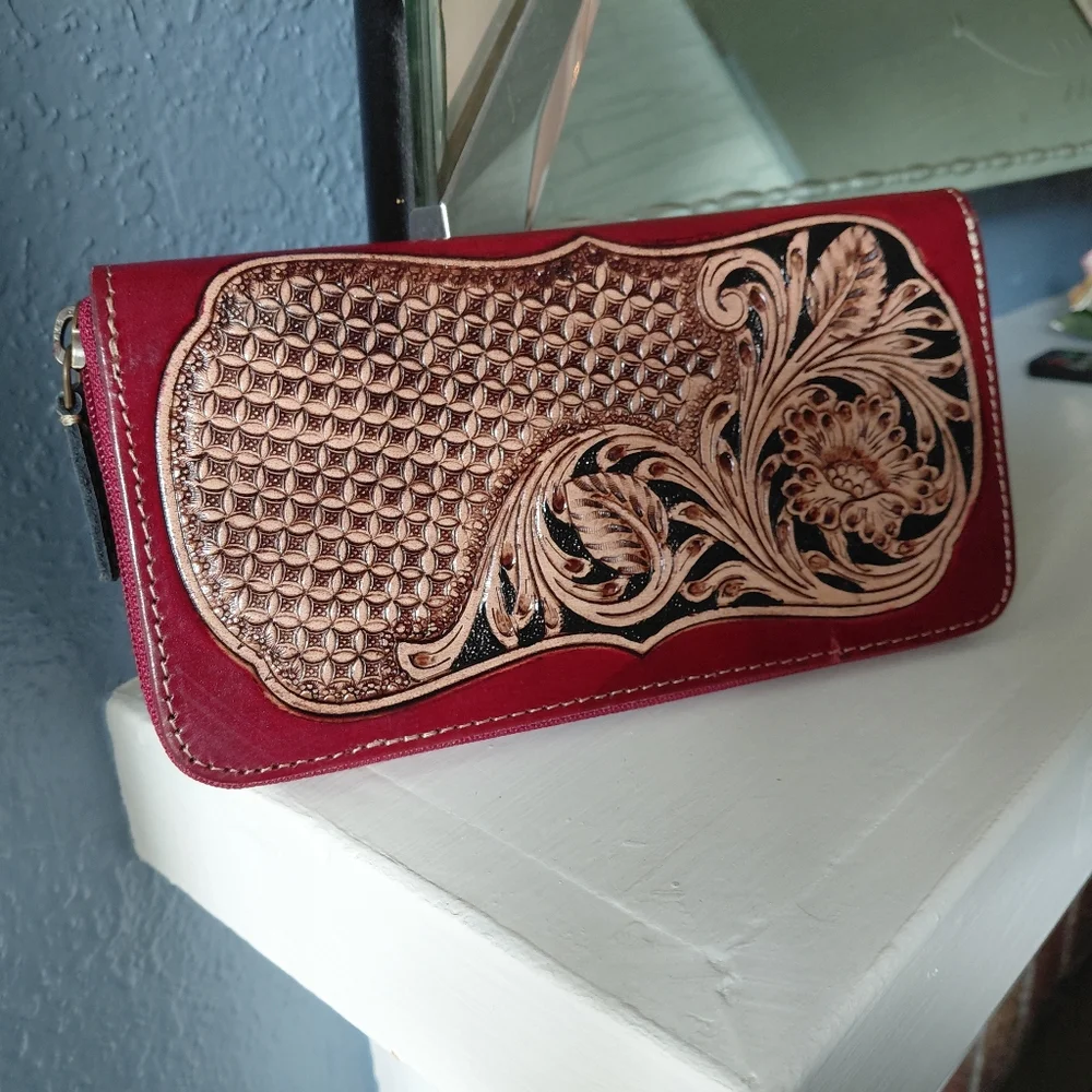 NWT Myra Hand Embossed Leather Zipper Wallet - Picture 4 of 7
